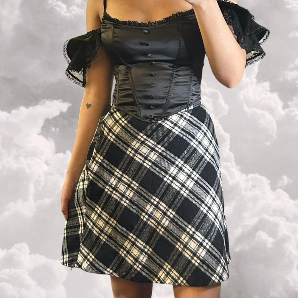 Vintage express wool tartan black and white skirt size 7/8